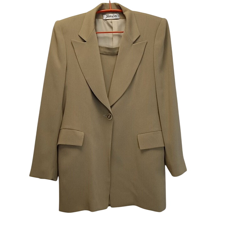 Acheter Blazer avec jupe " JANE EVA " taille 44 Très bon état - 25,00 € Blazer avec jupe " JANE EVA " taille 44 Très bon état - reconditionné disponible sur Label Emmaüs